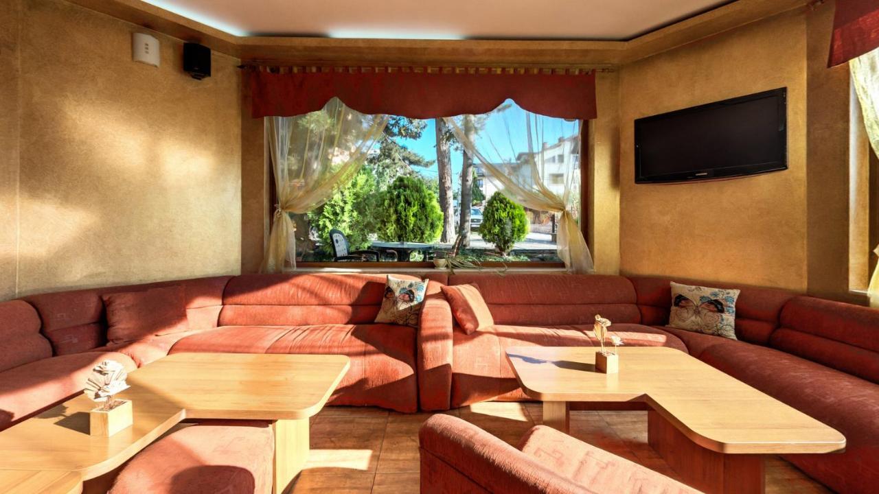 Family Hotel Emaly 1 Bankya Exterior photo