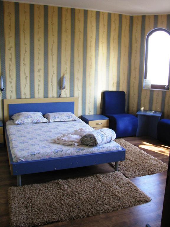 Family Hotel Emaly 1 Bankya Room photo