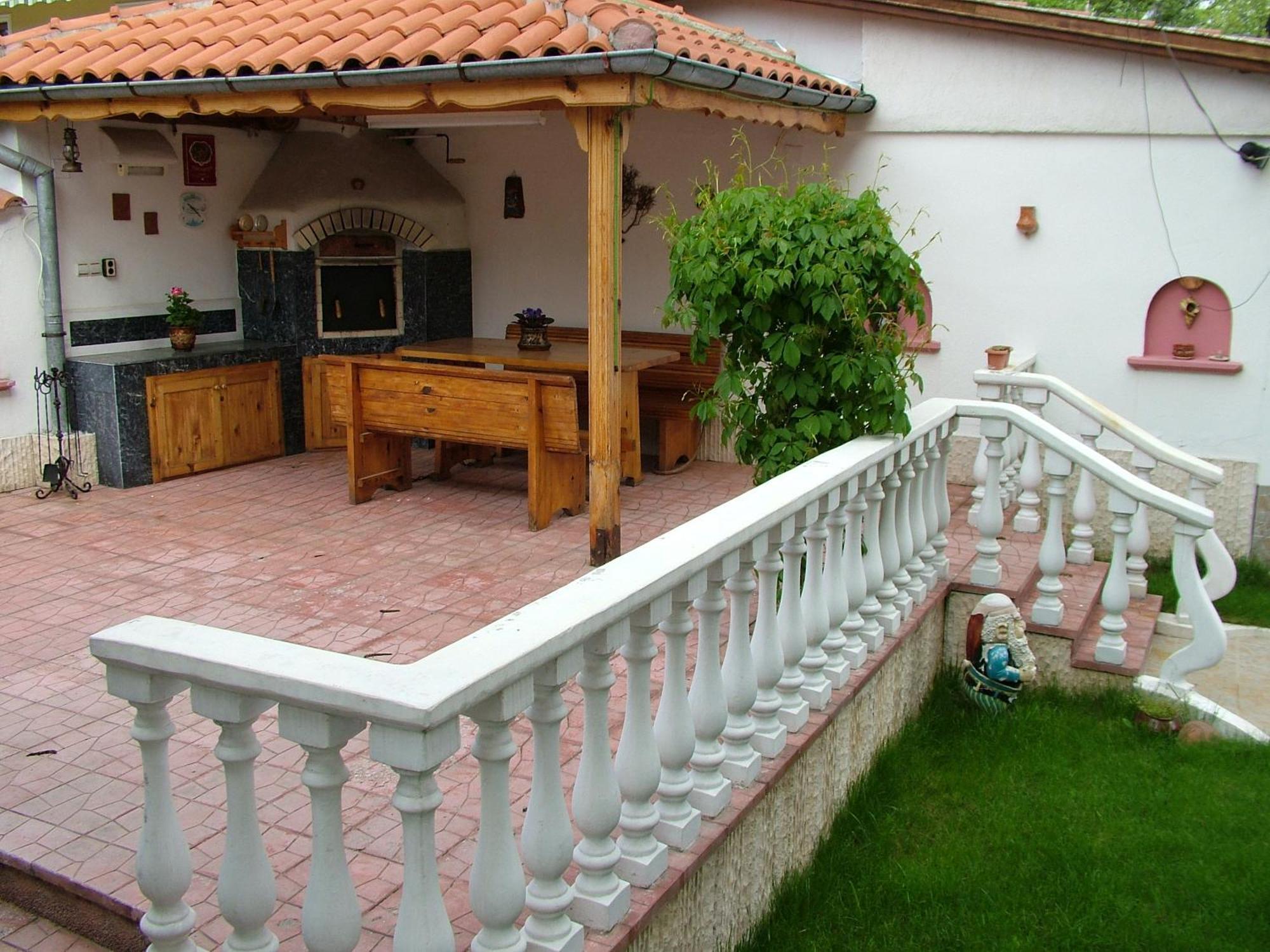 Family Hotel Emaly 1 Bankya Exterior photo