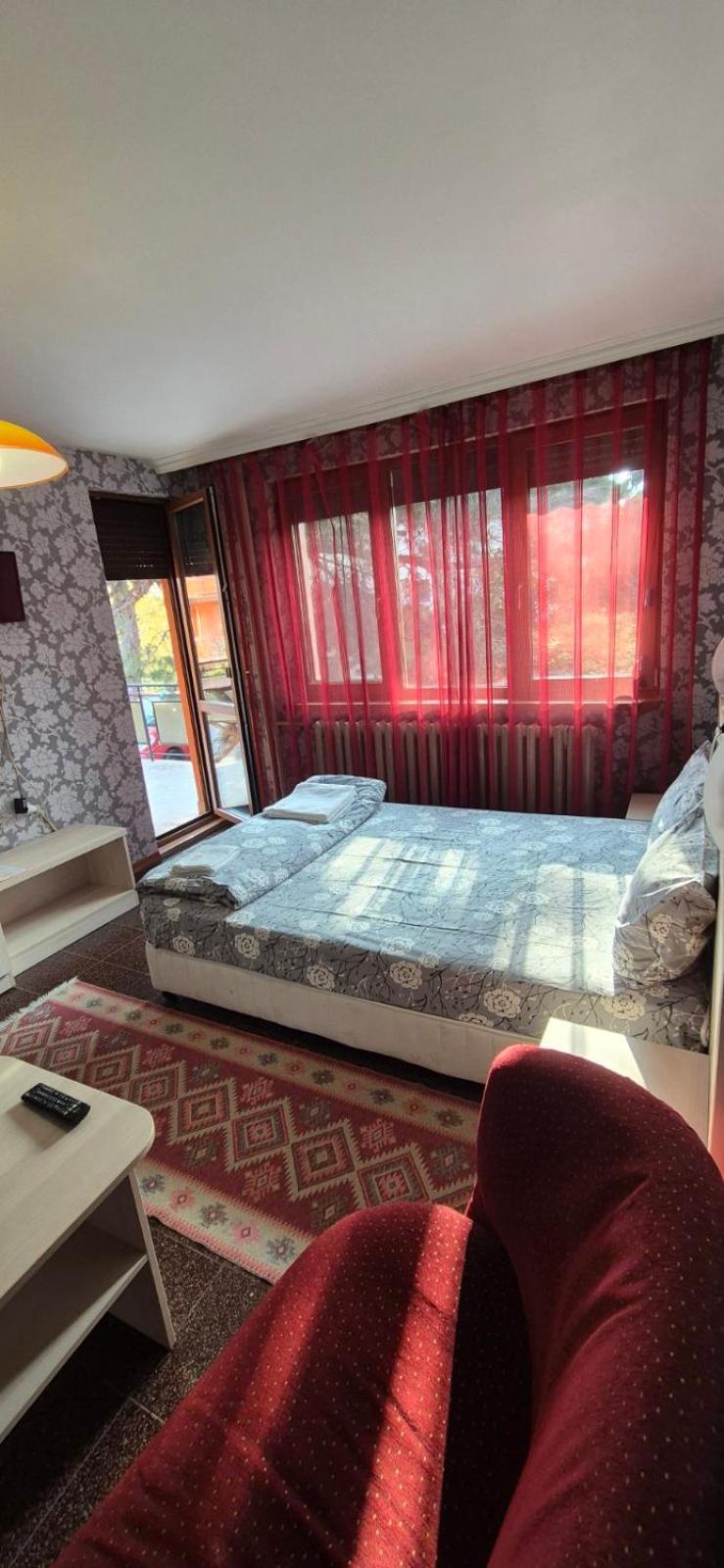 Family Hotel Emaly 1 Bankya Exterior photo