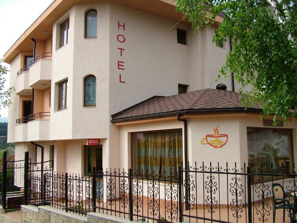 Family Hotel Emaly 1 Bankya Exterior photo
